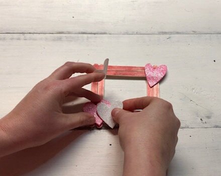 DIY popsicle stick picture frame. How to make a Valentine's Day craft with kids mess free. Keepsake art to Valentine's Day