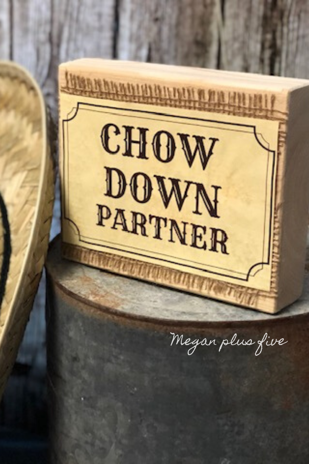 DIY western themed party table sign. Western signs for your wild west party. Chow down partner party decor easy wood sign