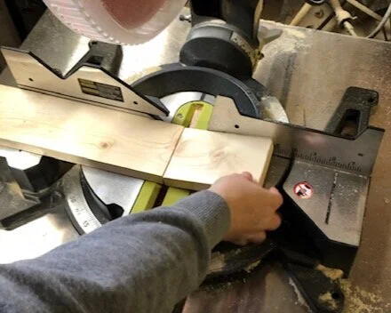 1x4 craft projects to make at home. How to make mini wood tags for tiered trays for that perfect farmhouse style. Easy wooden tags using your miter saw,