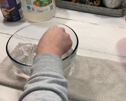 How to rust your own mason jar lids inside. Easy recipe for rusting canning jar lids for your rustic country chic home decorations and craft projects.
