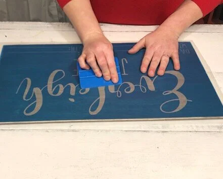 How to stencil a wood sign with NO paint bleed. Using mod podge to paint wooden signs is a good way to get perfectly crisp lines. Make your own personalized baby gift sign using your cricut. DIY baby stats sign.