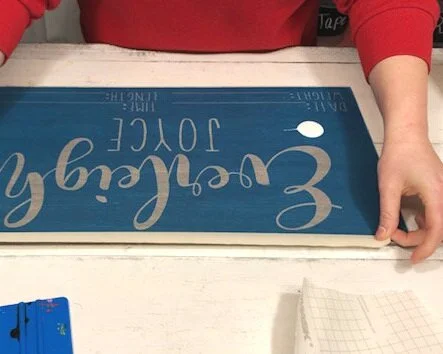 How to stencil a wood sign with NO paint bleed. Using mod podge to paint wooden signs is a good way to get perfectly crisp lines. Make your own personalized baby gift sign using your cricut. DIY baby stats sign.