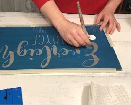 How to stencil a wood sign with NO paint bleed. Using mod podge to paint wooden signs is a good way to get perfectly crisp lines. Make your own personalized baby gift sign using your cricut. DIY baby stats sign.