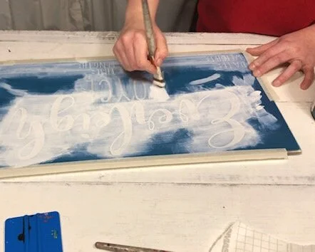How to stencil a wood sign with NO paint bleed. Using mod podge to paint wooden signs is a good way to get perfectly crisp lines. Make your own personalized baby gift sign using your cricut. DIY baby stats sign.