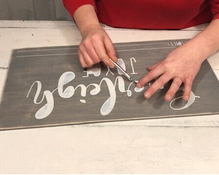 How to stencil a wood sign with NO paint bleed. Using mod podge to paint wooden signs is a good way to get perfectly crisp lines. Make your own personalized baby gift sign using your cricut. DIY baby stats sign.