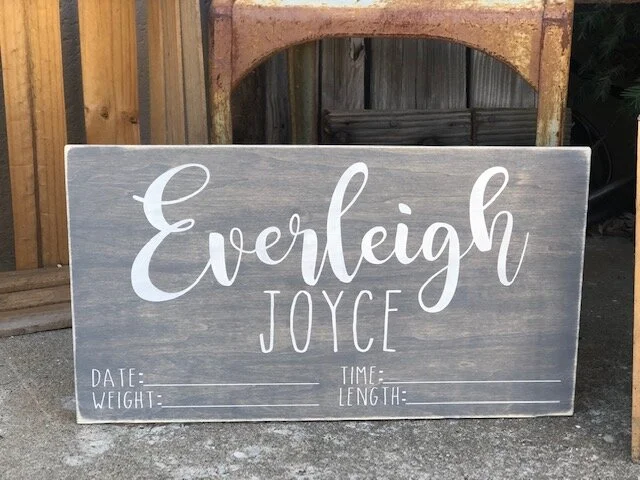 How to stencil a wood sign with NO paint bleed. Using mod podge to paint wooden signs is a good way to get perfectly crisp lines. Make your own personalized baby gift sign using your cricut. DIY baby stats sign.