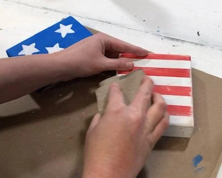How to make a 2x4 American flag. DIY chunky wooden flag for your primitive rustic home decor. This tutorial will show you how to paint and distress your own wood flag to tie in with your 4th of July, Independence Day, farmhouse style decorations.