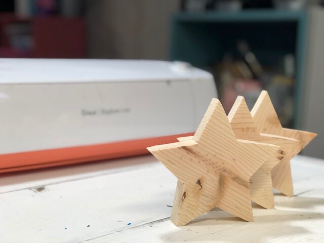 Free standing wood stars using your Cricut