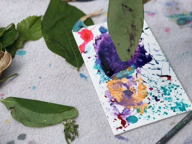 How to paint with nature, a fun outdoor craft to do with your kids. Paint on a dollar tree canvas with nature using food coloring, flowers, twigs, leaves.