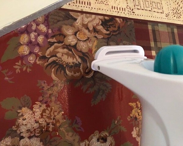 How to easily remove wallpaper from walls using a steamer. DIY remove your own wallpaper  without chemicals or special products.