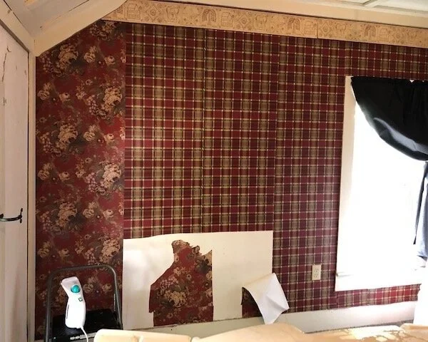 How to easily remove wallpaper from walls using a steamer. DIY remove your own wallpaper  without chemicals or special products.