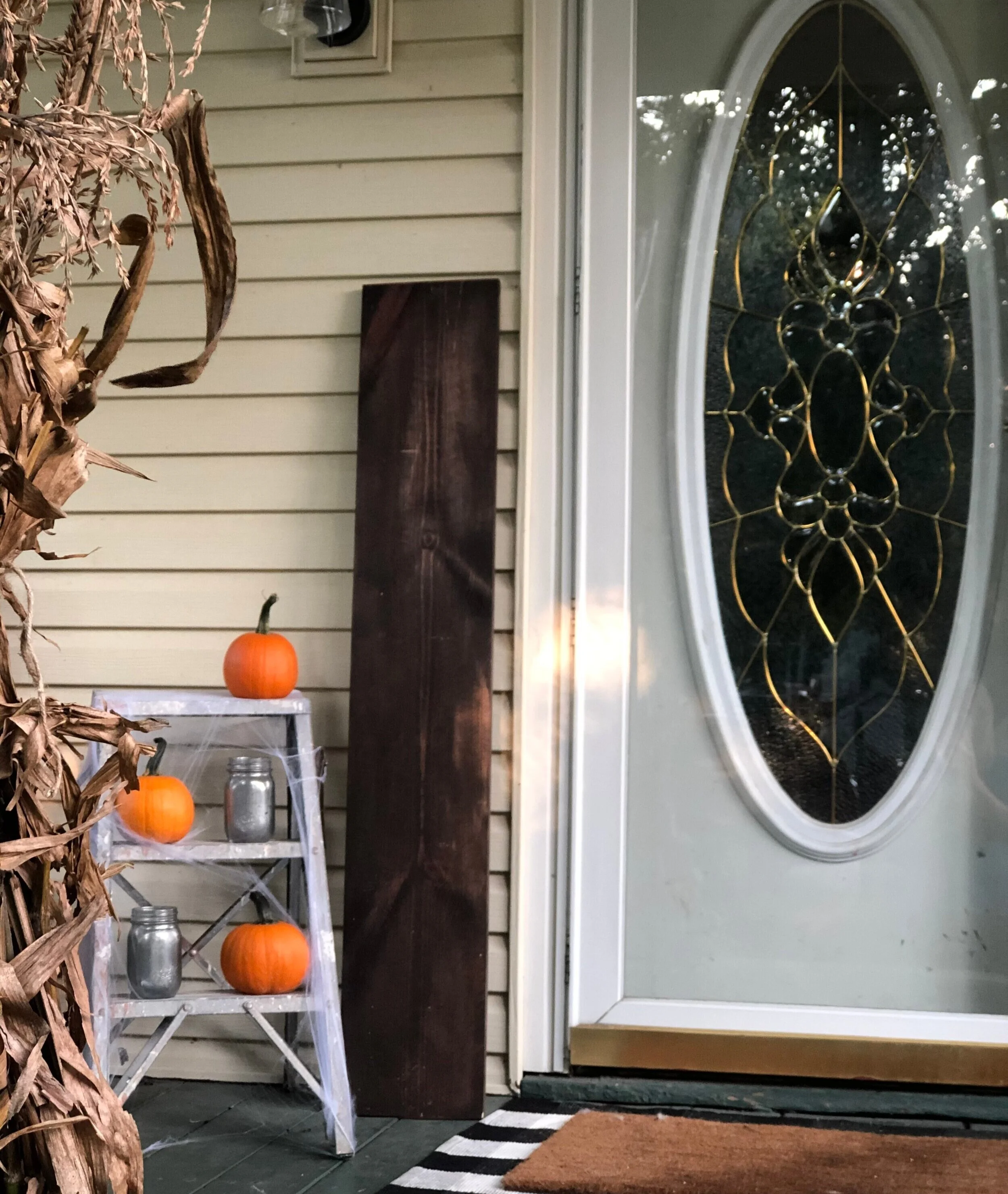 DIY Halloween framed leaning porch sign for your fall rustic farmhouse home decor. How to paint a Halloween front porch sign. It's Halloween witches large Halloween sign