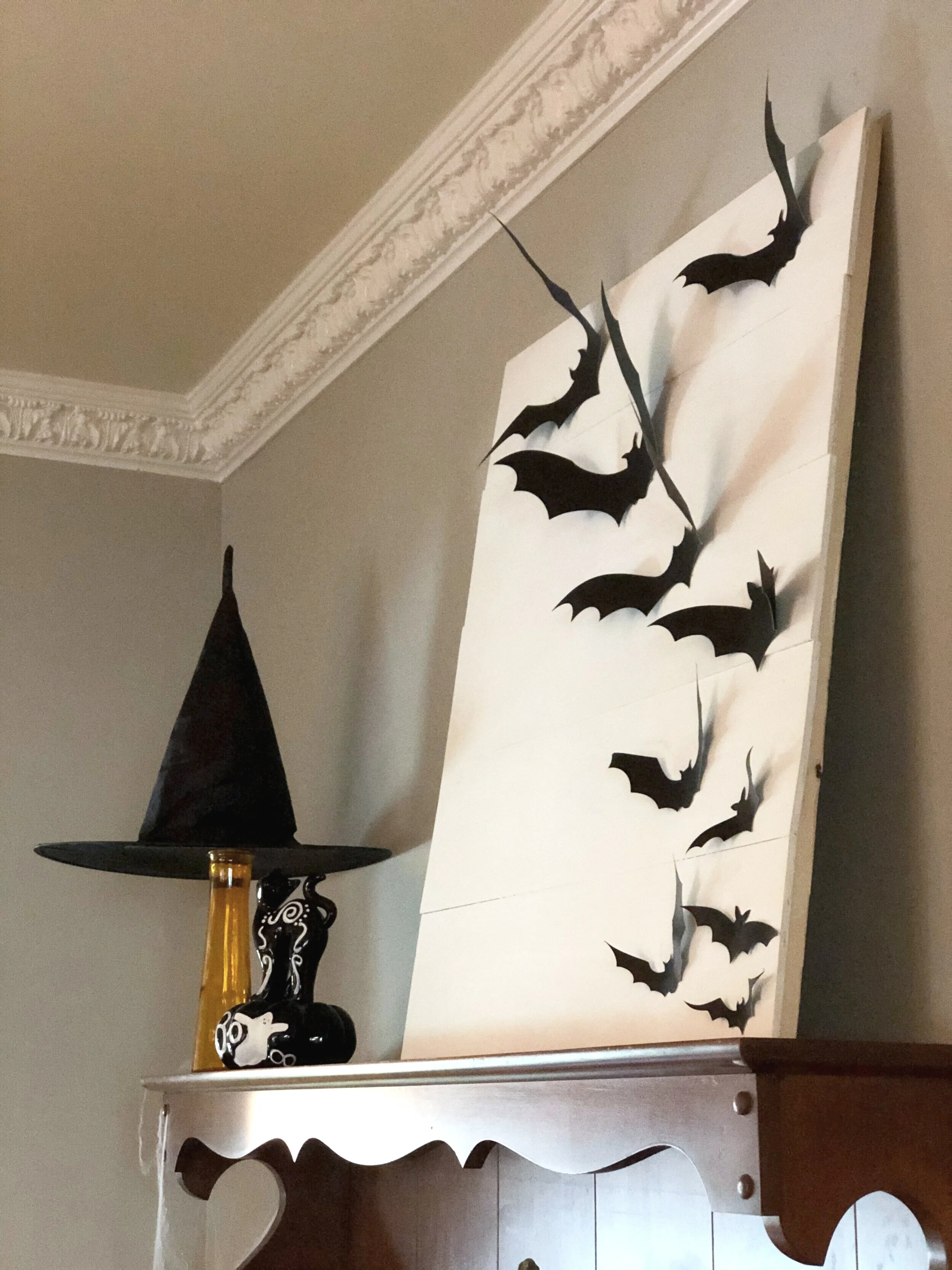 Flying bat sign, easy DIY sign for Halloween