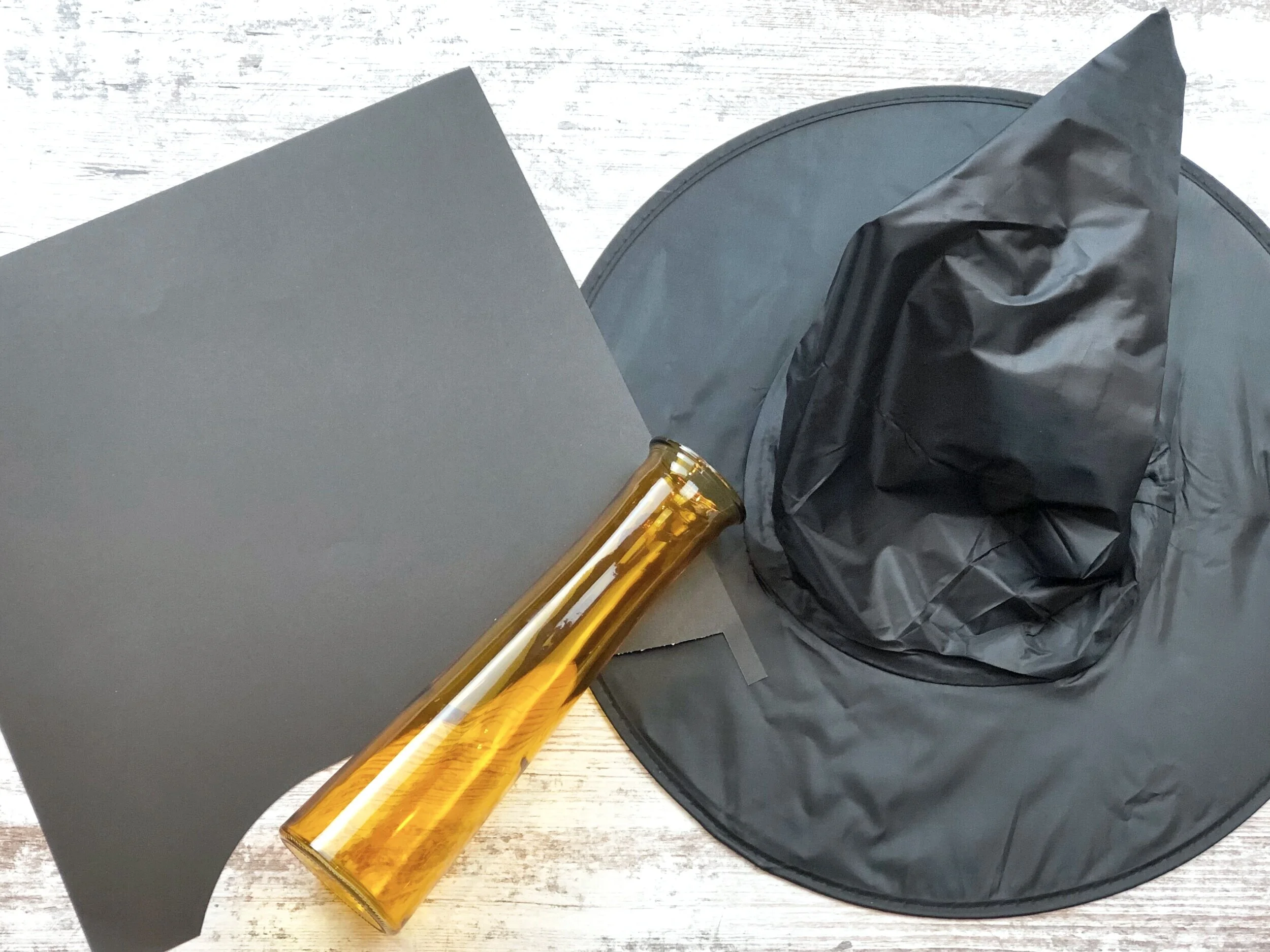 Simple Halloween décor using a witch hat