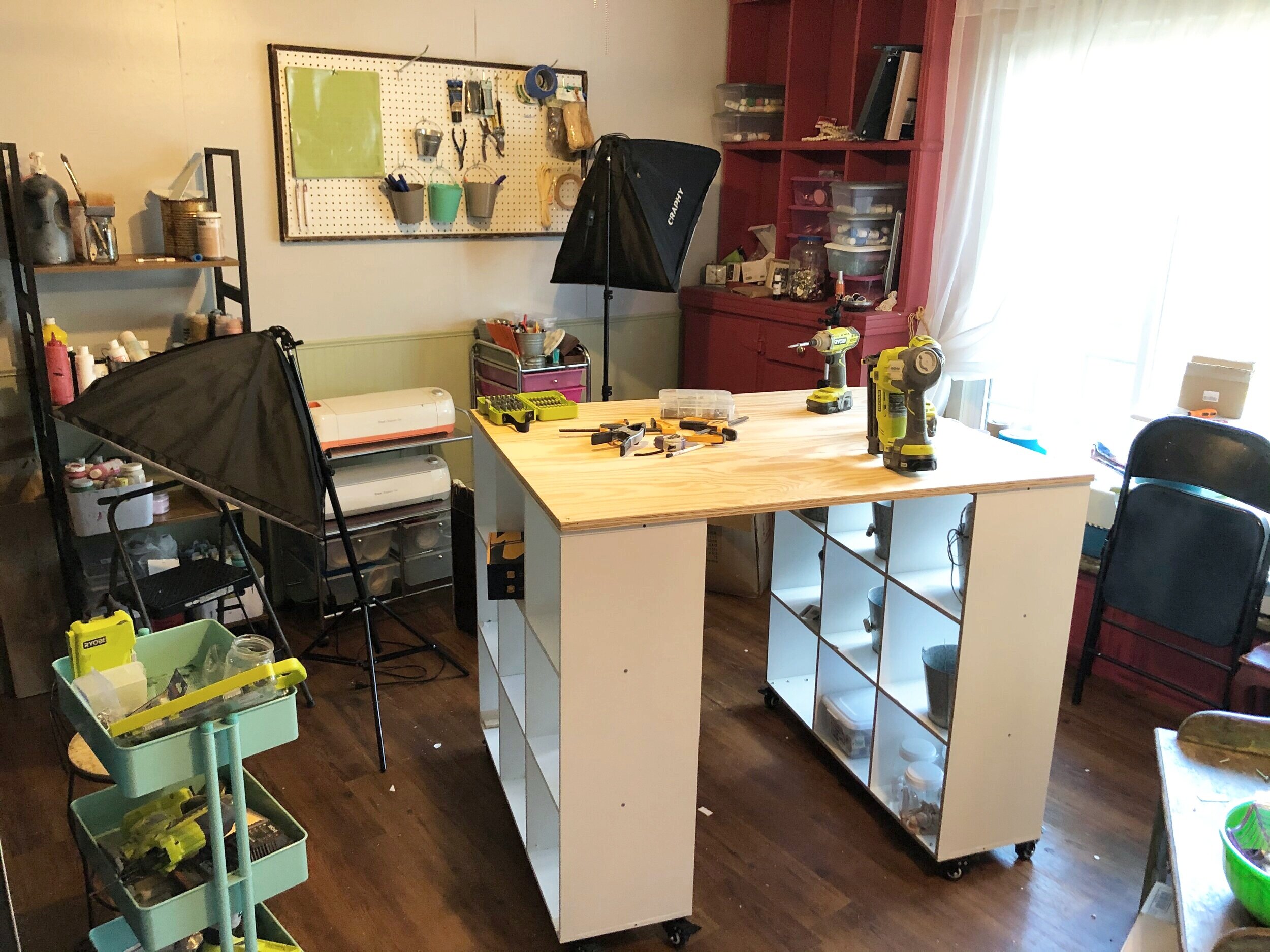 How to make a rolling craft desk on a budget. DIY Amazon 9 cube organizer standing tall craft desk. Non ikea craft desk craft.