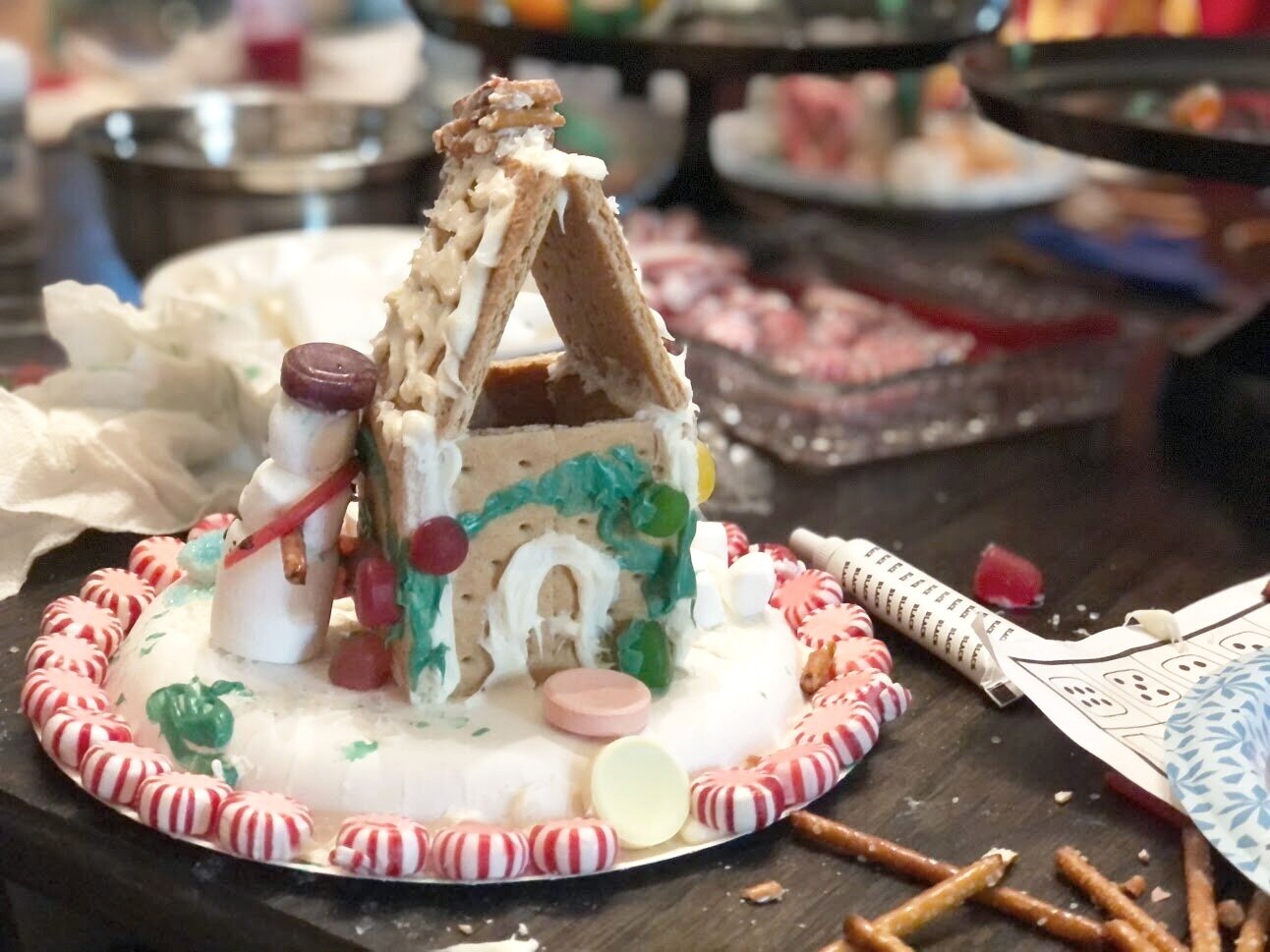 Kid's gingerbread house decorating party