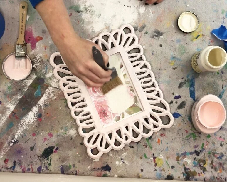 DIY Hobby Lobby clearance picture frame makeover. How to use Dollar Tree office clips to makeover an old picture frame.