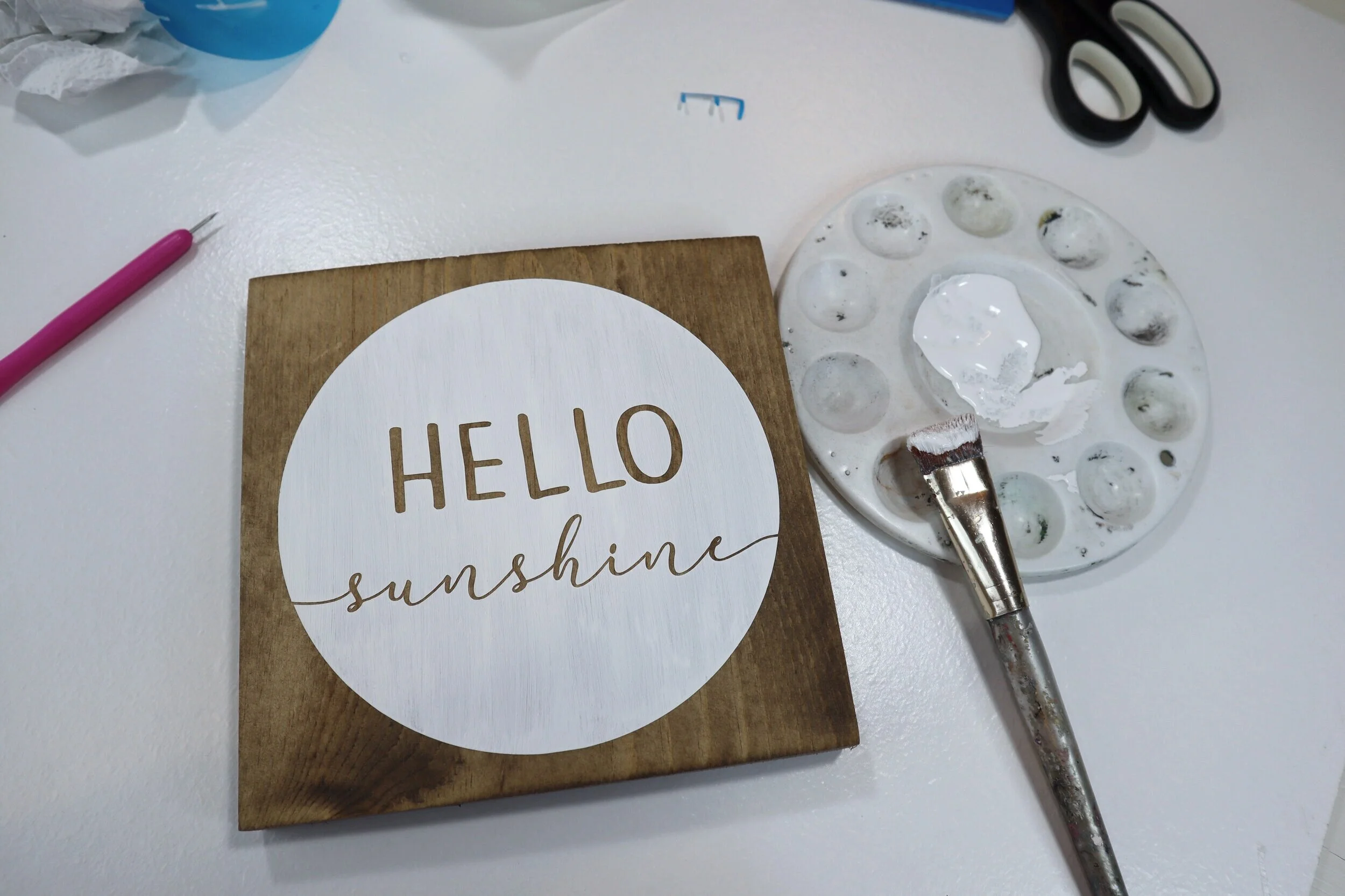 DIY how to stencil on wood sign painting tutorial. How to make a hello sunshine lettered sign for summer. Using oramask stencil film to paint wood signs without paint bleed. free svg to use with cricut for sign making.
