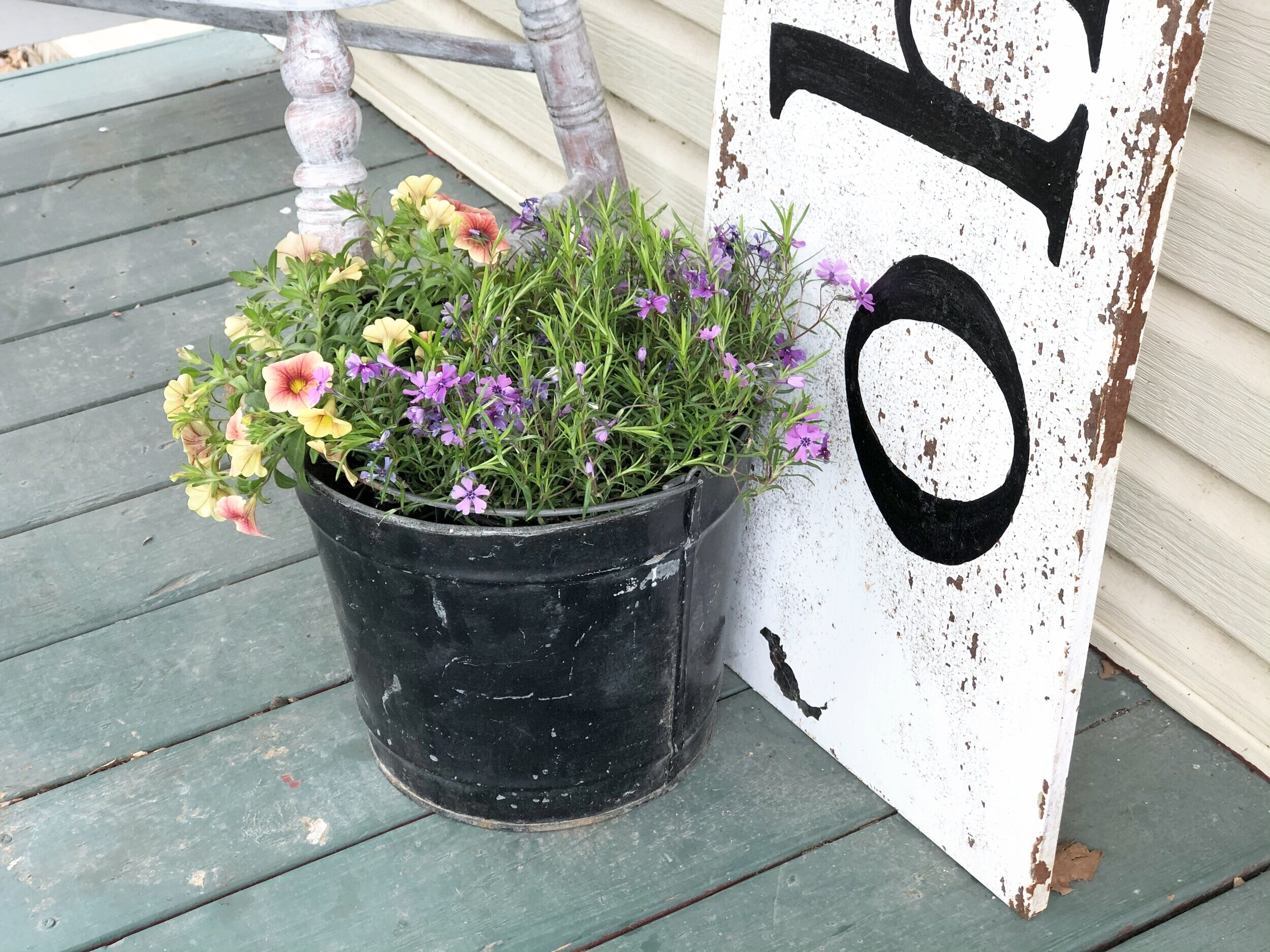 Leaning rustic front porch 'oh hello' sign + FREE SVG