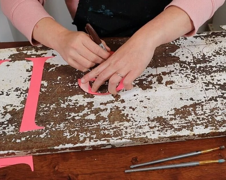 How to make a rustic farmhouse style front porch sign. DIY oh hello leaning porch sign using your Cricut or Silhouette cutting machine plus free svg.