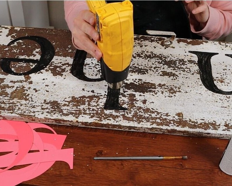 How to make a rustic farmhouse style front porch sign. DIY oh hello leaning porch sign using your Cricut or Silhouette cutting machine plus free svg.