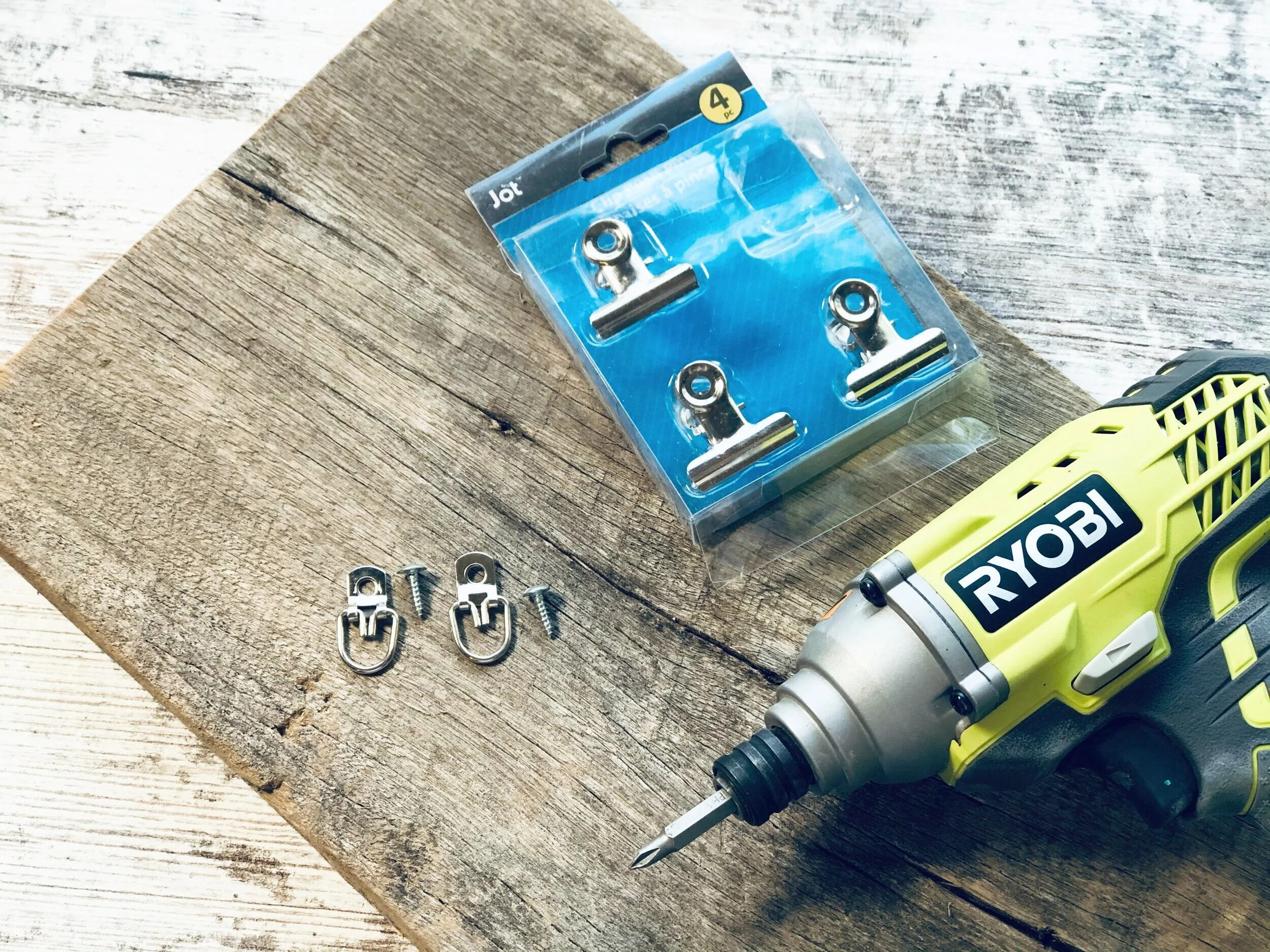 DIY scrap wood picture holder - no fuss quick and easy to make