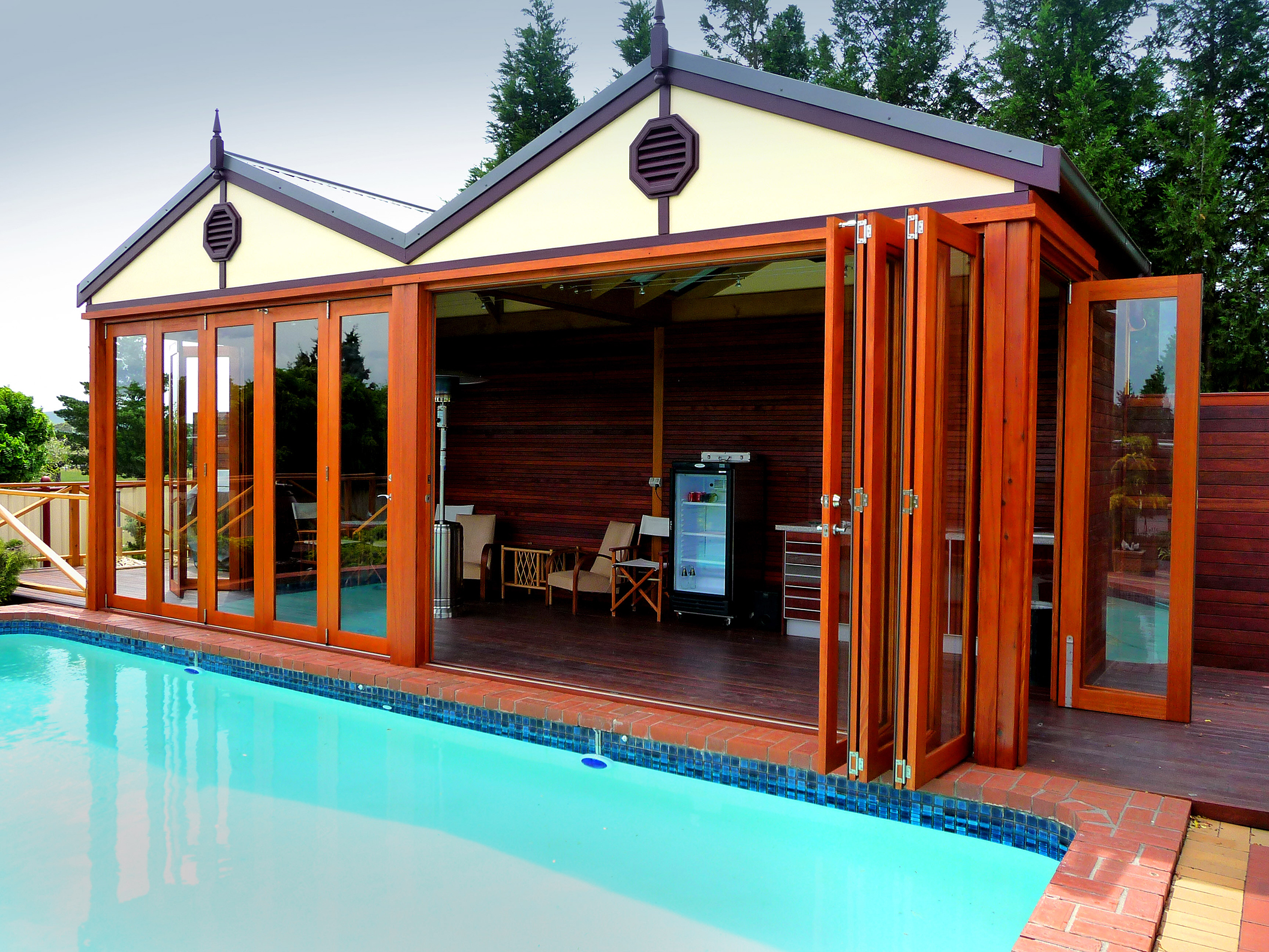 Tomma-Folding-Door-Systems-Pool.jpg