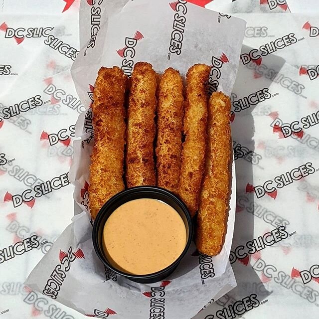 Best part about our pandemic-era delivery service? New menu items and a level of customizing we never could handle on our trucks in the before times. 
Heavenly crispy Calamari sticks☑️
Molly's Meatless Crumble&trade;️☑️
Choose from 10 dipping sauces 