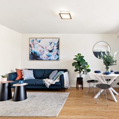 Living and dining are in harmony in this Prahran apartment #cityliving 
Styled by @ontrendpropertystyling for @hockingstuartarmadale -
-
-
-
-
-
-
-
-
#propertystaging #propertystyling #melbourneinteriors #realestateagents #stylist #openplanliving #m