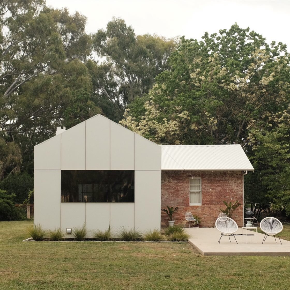 Feels good to be able to leave home for the first time in a year...
🍃

#architecture #nature #australia