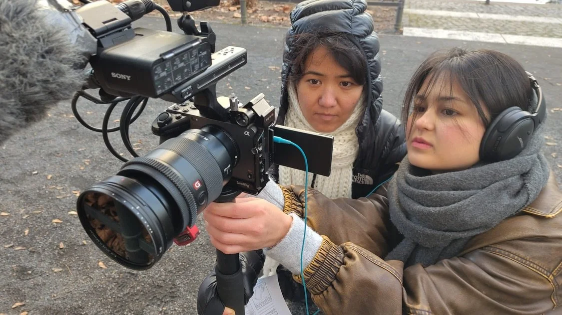 XOXO 

(English below) 

Zahra (25) und Neda (23) geh&ouml;ren zu einem Kollektiv junger afghanischer Aktivist:innen, deren Stimmen wir bei Turning Tables Germany verst&auml;rken m&ouml;chten.

Durch Kunst und Kreativit&auml;t sorgt das Kollektiv f&u