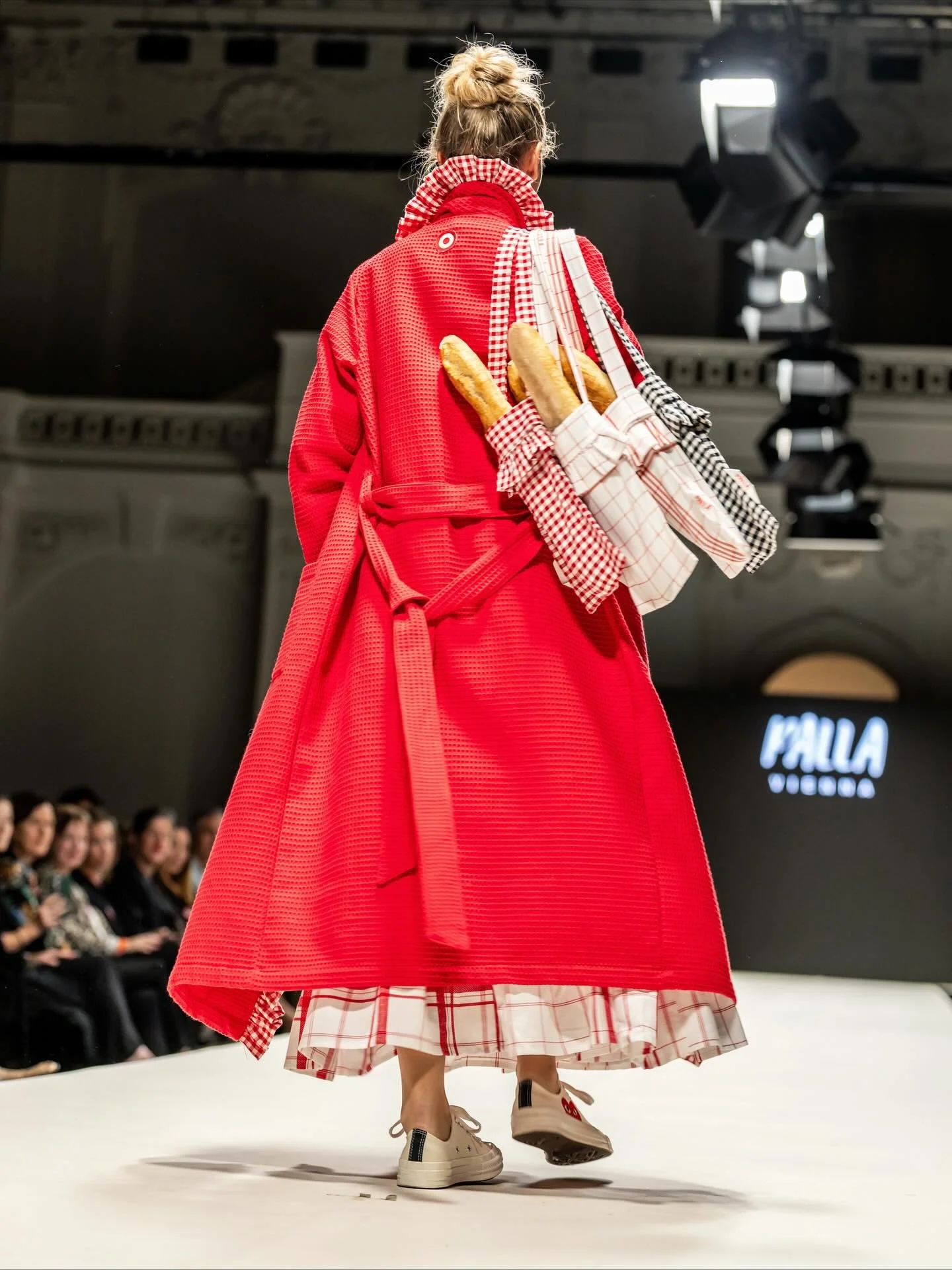 Unsere erste @vienna_fashion_week und sicher nicht die letzte.

Danke
@nunu.kaller 
@josipalla 
@jojopalla 
@nora_raydelugan 
@alexandrasdotme 
@vieboeckleinen 
@herka_frottier 
@carlaladen 
@caritaswirhelfen 
@martina.berger.fotografiert