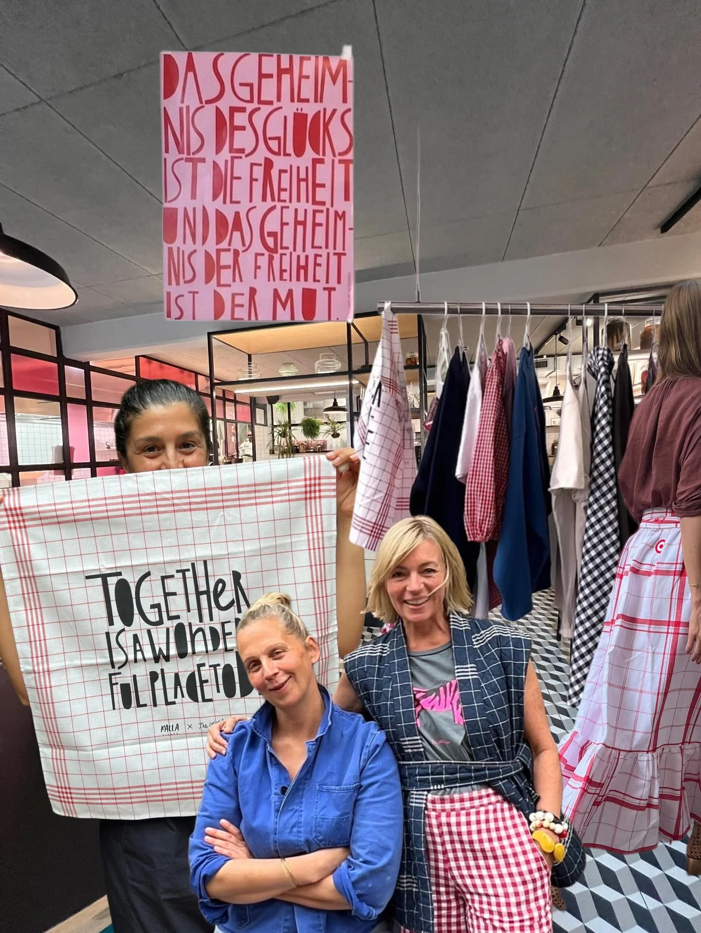 TOGETHER er&ouml;ffnen wir das erste Kitchen POP-up in Wien

TOGETHER sind
@thecolorfulcrew mit Paper Art &amp; Fashion
@pallavienna mit Kitchen Kouture 
@__parvin__razavi__ mit Food &amp; Drinks

TOGETHER am
22.10. im @undflora_wien 
ab 15 Uhr Paper