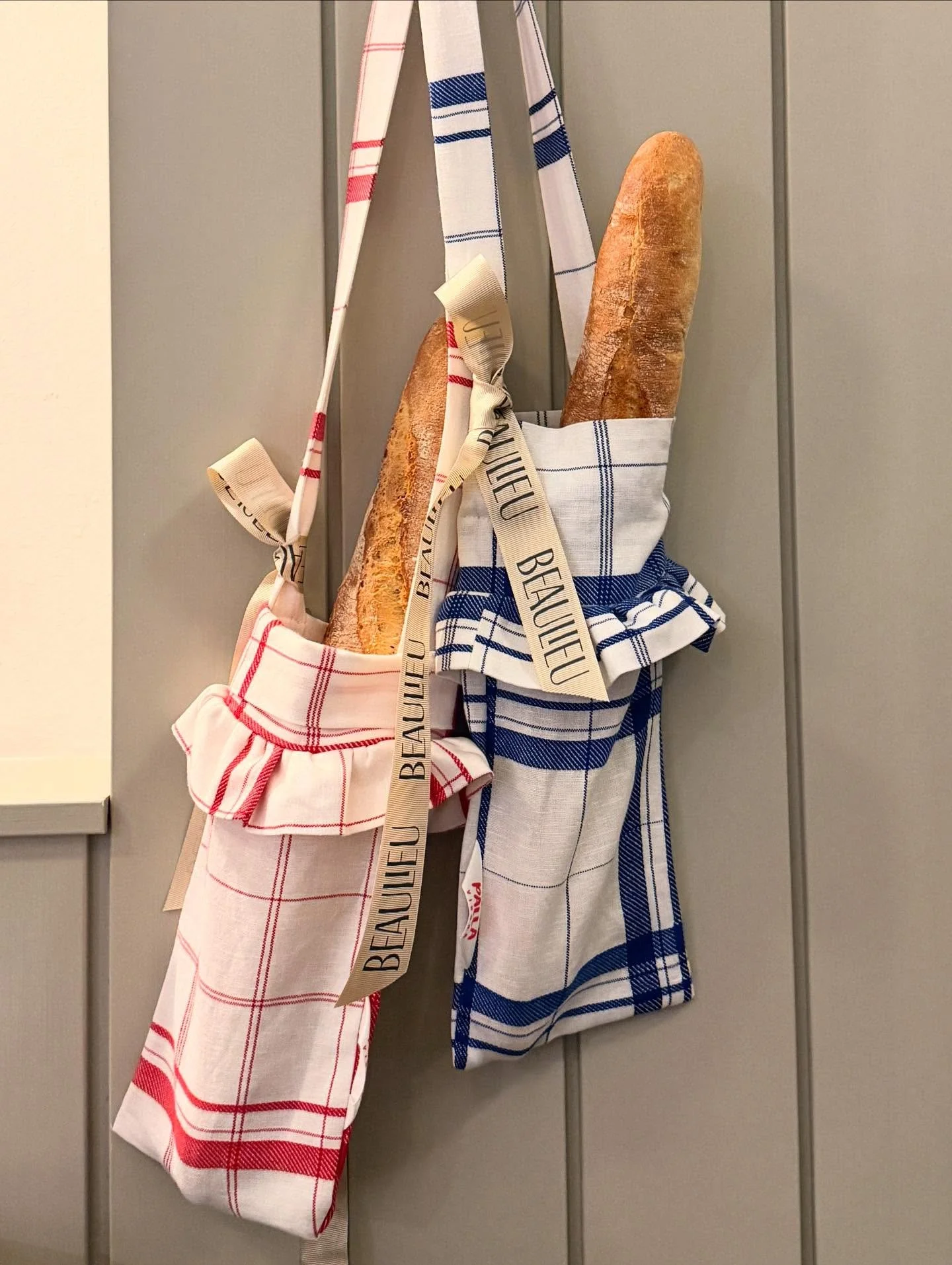 Baguette Bag oder Bottle Bag?
GEWINNE mit deinem Kommentar🥖oder 🍾 eine der neuen Bags.

Alle Farben und Muster jetzt auf pallavienna.com
Unter allen Kommentaren bis 16.11. verlosen wir eine Bag.