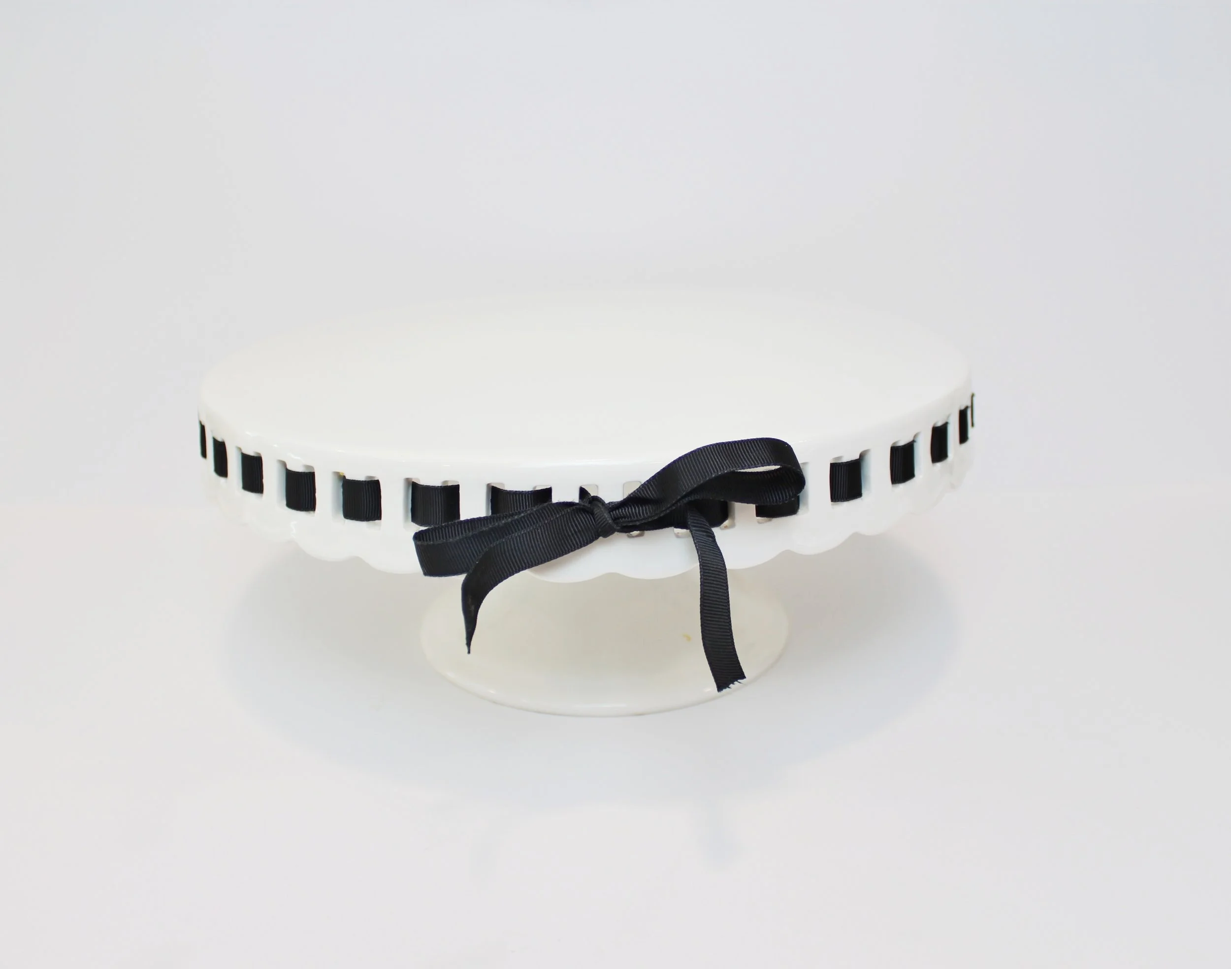 12" Round Ceramic with Ribbon