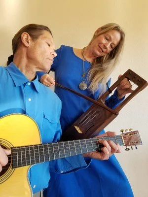 Johanna &amp; Scott Hongell Darsee perform at Solid Grounds Music Cafe