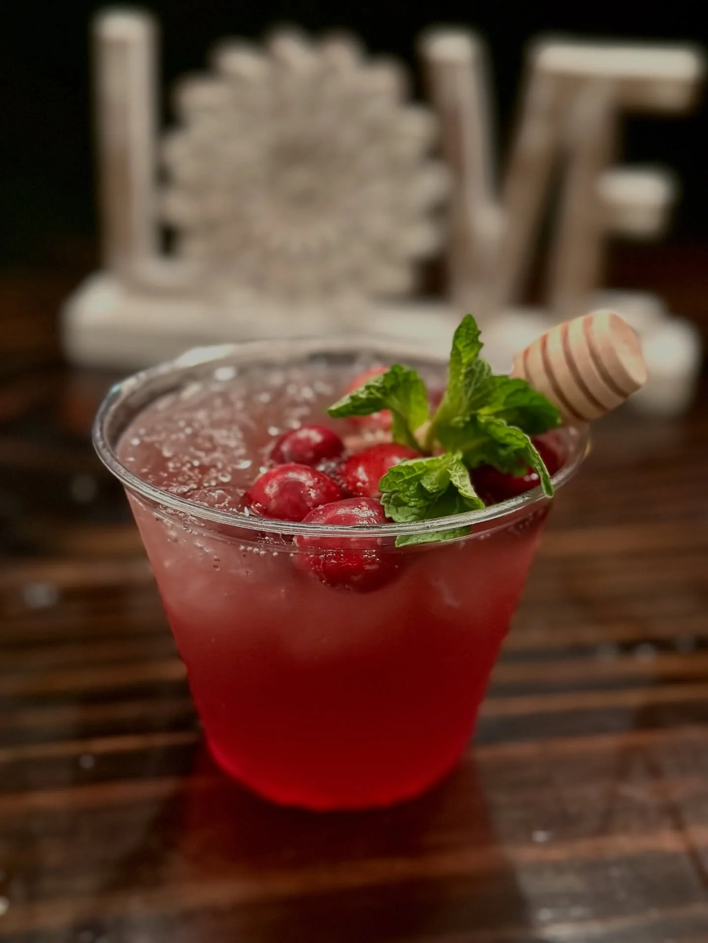 It&rsquo;s beginning to look a lot like 
✨COCKTAILS✨

The season is here for darker berries, warm spices and mingling with more people than you really want to (be honest 😆)

Cocktails, mocktails, bubbles, punches, dirty sodas and more we craft and s