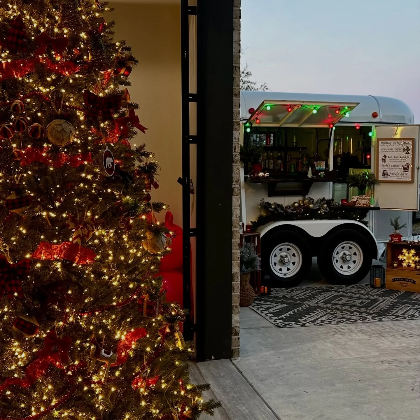 It&rsquo;s the week before Christmas and we are all over the north Florida area bringing the holiday spirits!! 🤶🌲🎄

From house parties to corporate holiday celebrations and taking care of some of our favorite vendors and their staff we have been e