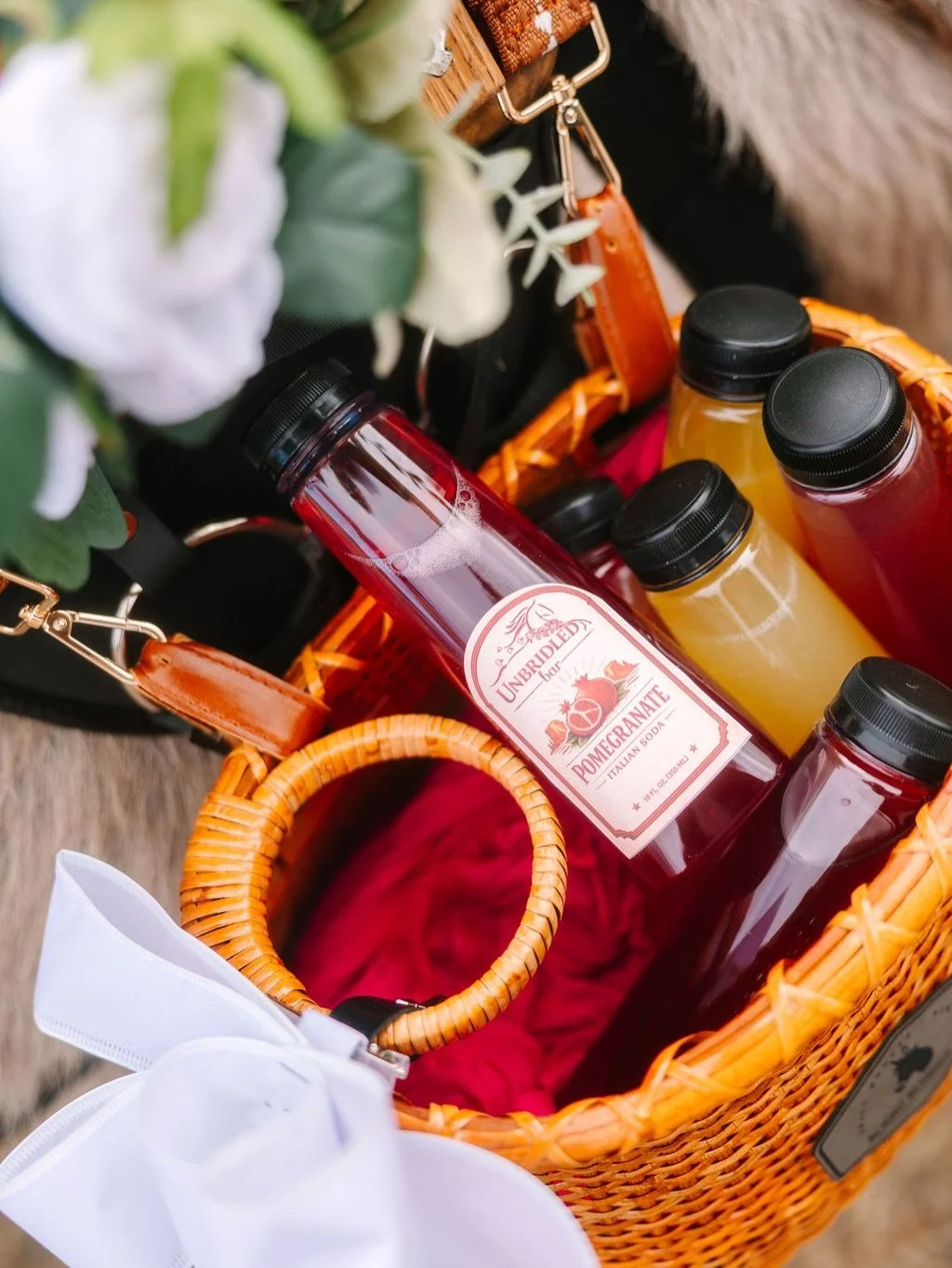 Well look 👀 at this 

✨Fresh hand crafted Italian sodas✨

I am taking handmade syrups, fresh herbs, and spices combining them with bubbles and creating fresh Italian Sodas for your guests. 

This is an amazing new option for my sober or sober curiou