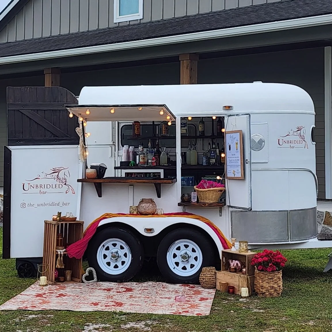 ❤️Saturdays are for weddings❤️

What a freaking Saturday 🥂

All three bars out, champagne tower, hydration stations, craft cocktails, CRAZY WEATHER at all locations, 10 team members across north Fl and 4 BEAUTIFUL love stories 💕💕 (yall keep swipin