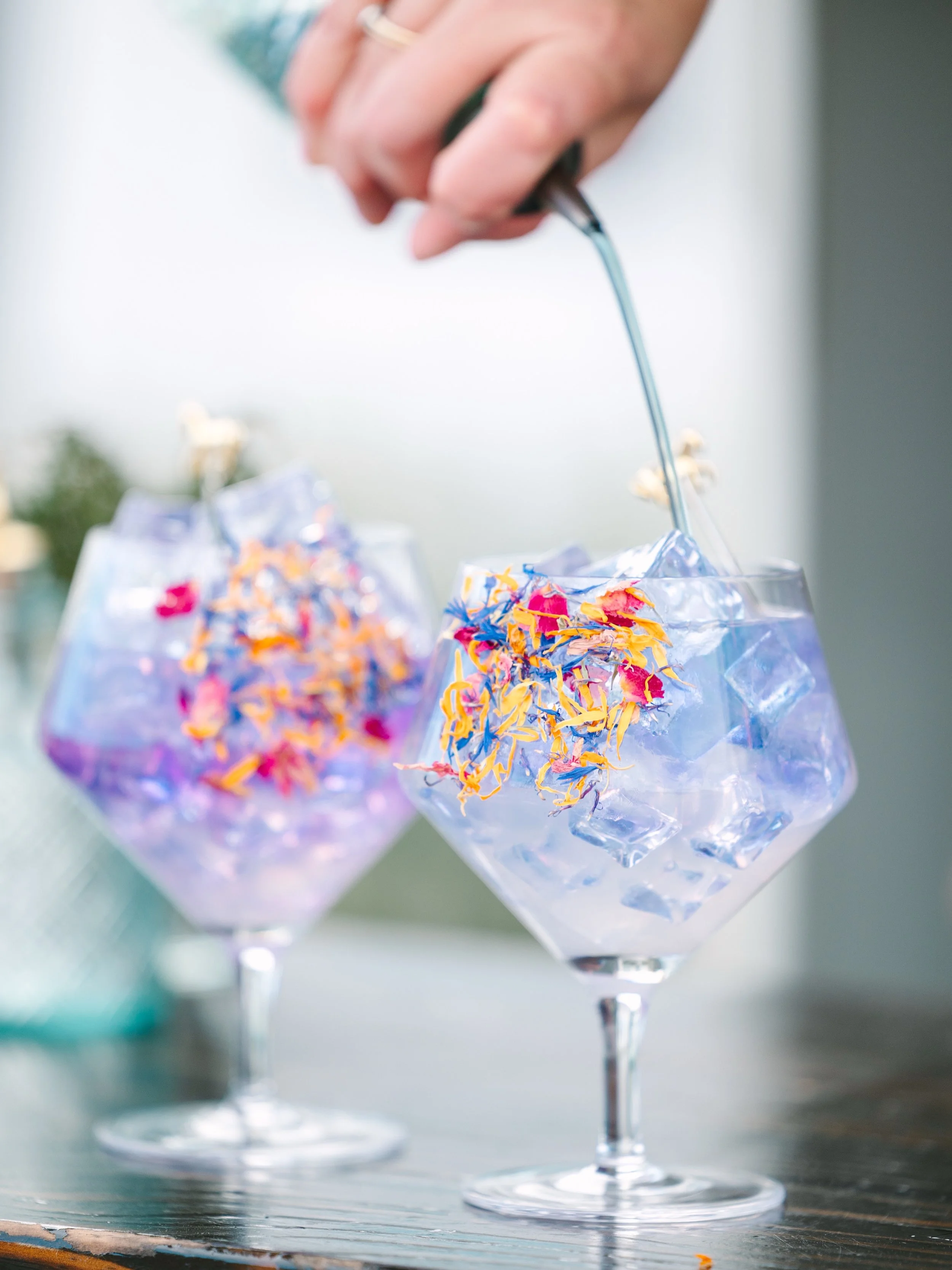 Cocktails so pretty you don&rsquo;t want to drink them 🍹Cocktails that taste so good you can&rsquo;t stop 😝

Fresh seasonal drinks have also ways been the focus of our bar services. We want your guests to enjoy their drinks, ask for the recipes and