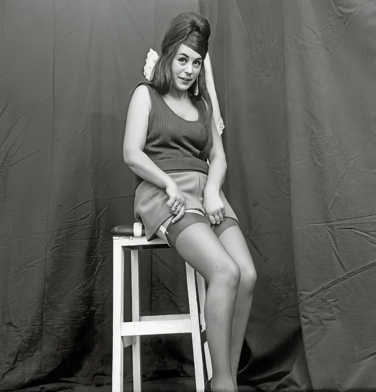 angela-bond-1960s-stockings-and-suspenders-from-spick-and-span