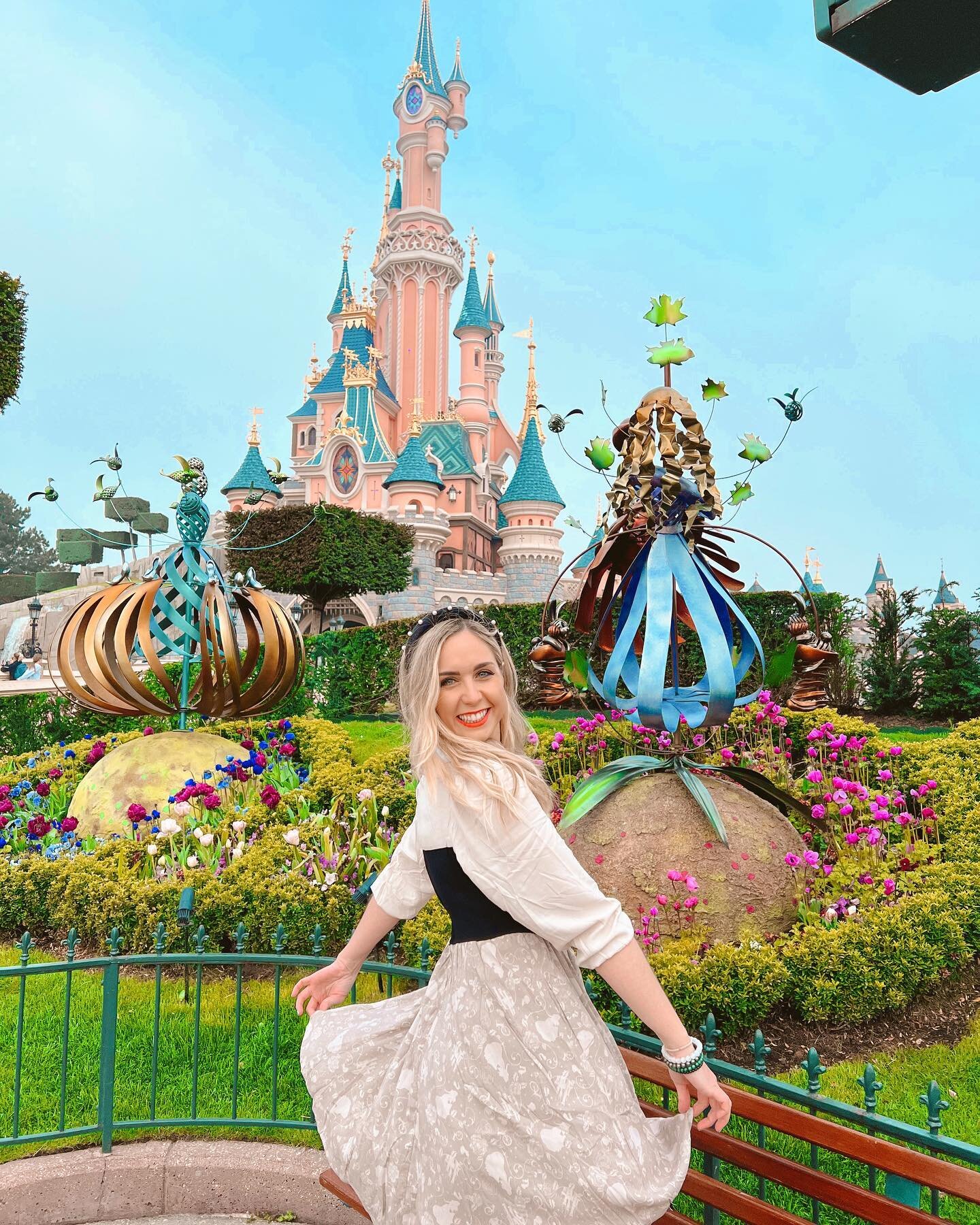 💖One amazing life lesson we can take from Sleeping Beauty is that the universe truly had her back 🧙&zwj;♀️When Aurora was put under a spell, she instantly fell asleep &amp; was removed from the waking world&hellip; but what she didn&rsquo;t know wa