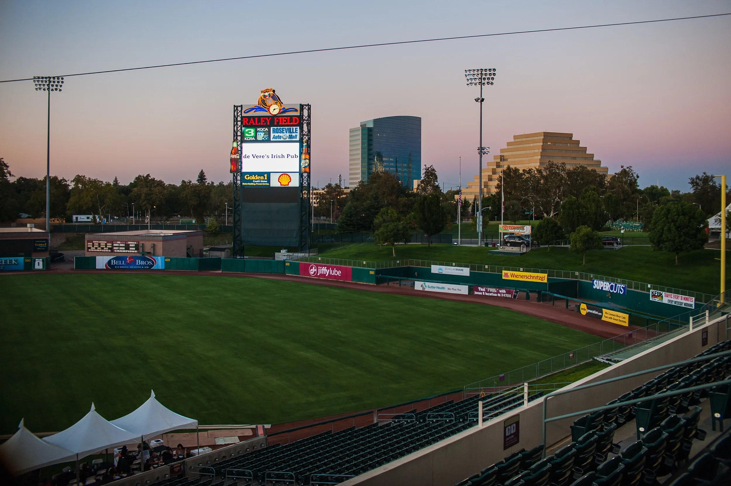 raleyfield-deveres.jpg