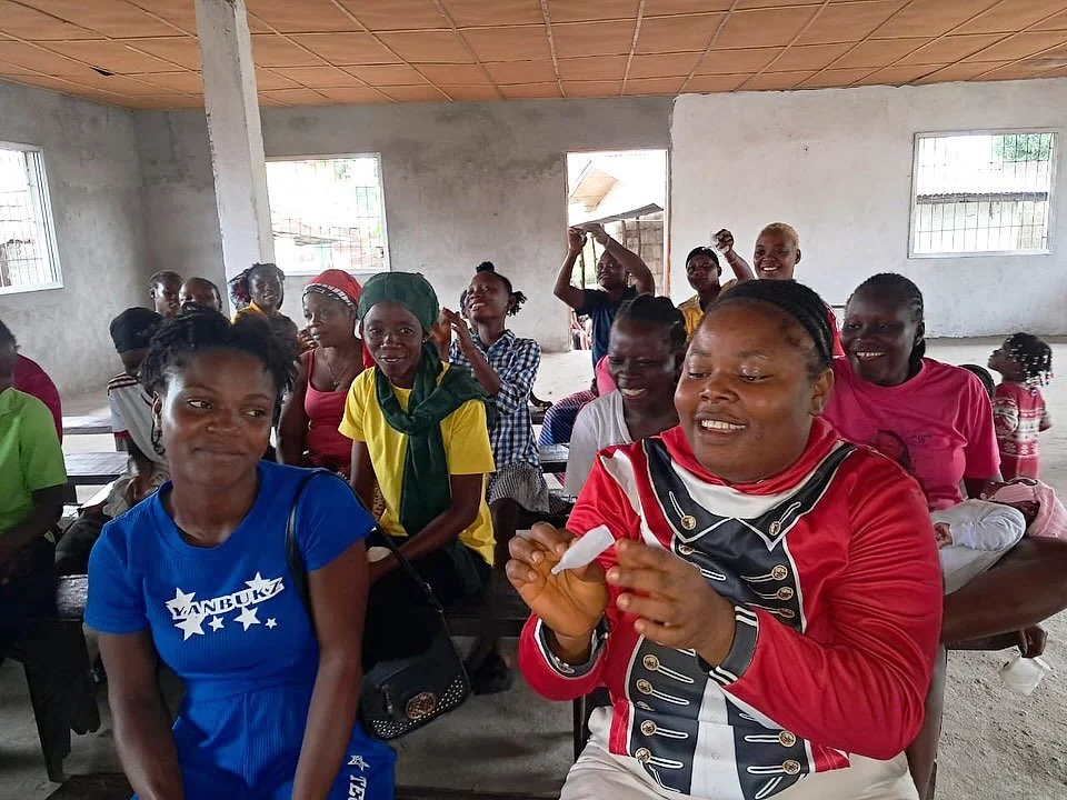 Over 60% of Liberian girls, especially in rural areas, do not have access to basic menstrual hygiene materials. For $7, we change that. @thecovaproject x @educatewestpoint 🧡