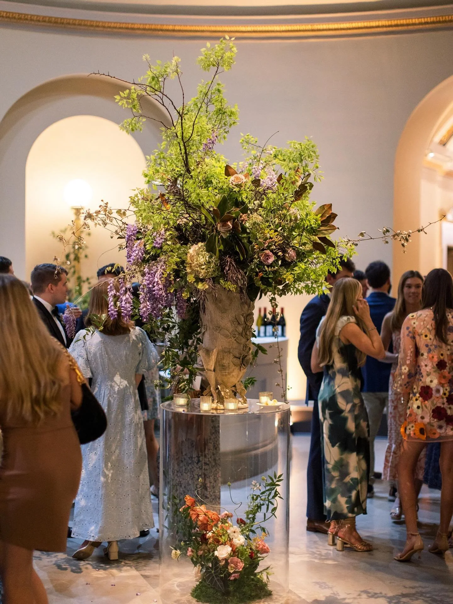 So grateful for clients who trust the vision (even when their florist is in a wheelchair). 🙃 
Swipe to see some of our favorite reception details!

venue: Old Capitol Museum
photography: @alexanderdonalson 
florals: @wrenandrosefloral 
planner: @cri