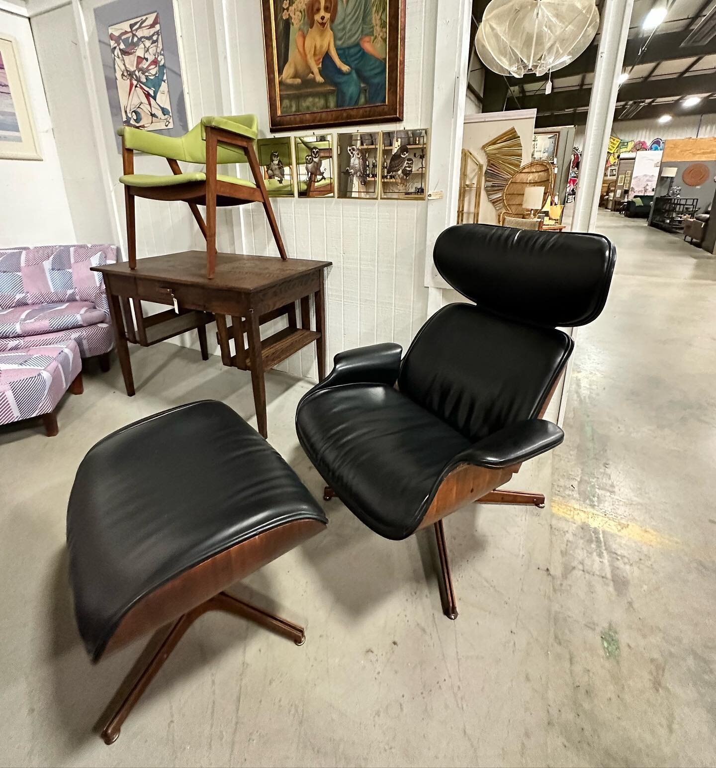 Wowzer! The station is lookin&rsquo; mighty 🔥 going into the weekend! Stop by to see all of the new goods waiting for their new homes. 😍Open 10-6! #midcenturymodern #midmod #boho #vintage #antique #modern #bestofwnc #asheville #nc #wnc #art #ecofri