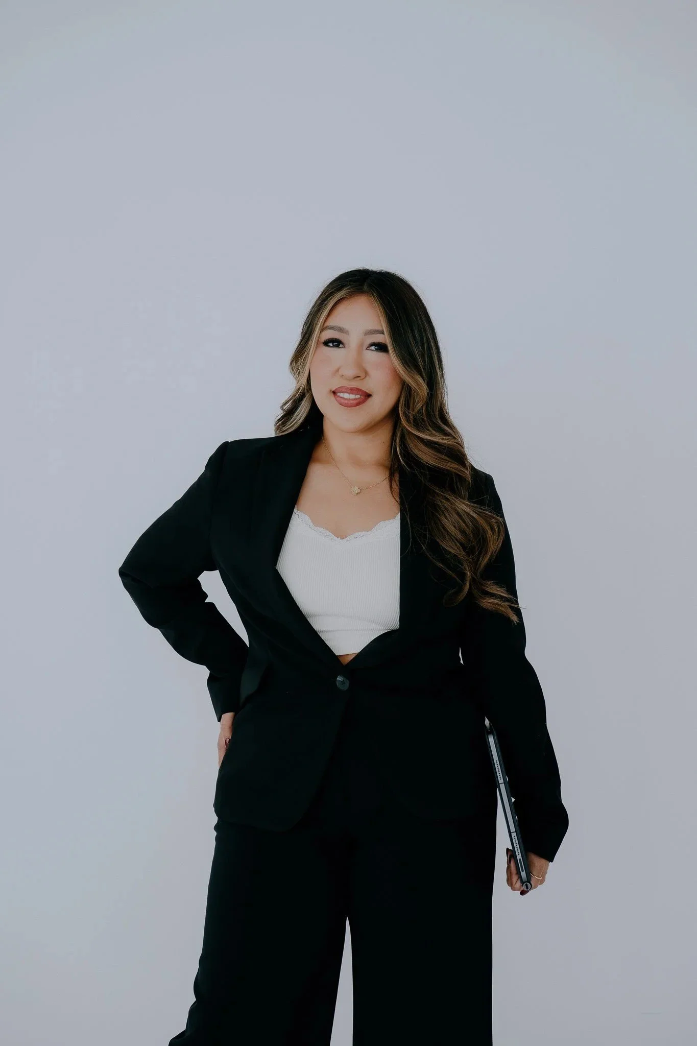 Emily — Master Stylist. Born and raised in Dallas, Emily discovered her passion for beauty at an early age and began her career under the mentorship of her aunt. With a cosmetology license and hands-on experience, she found her calling in bridal beau