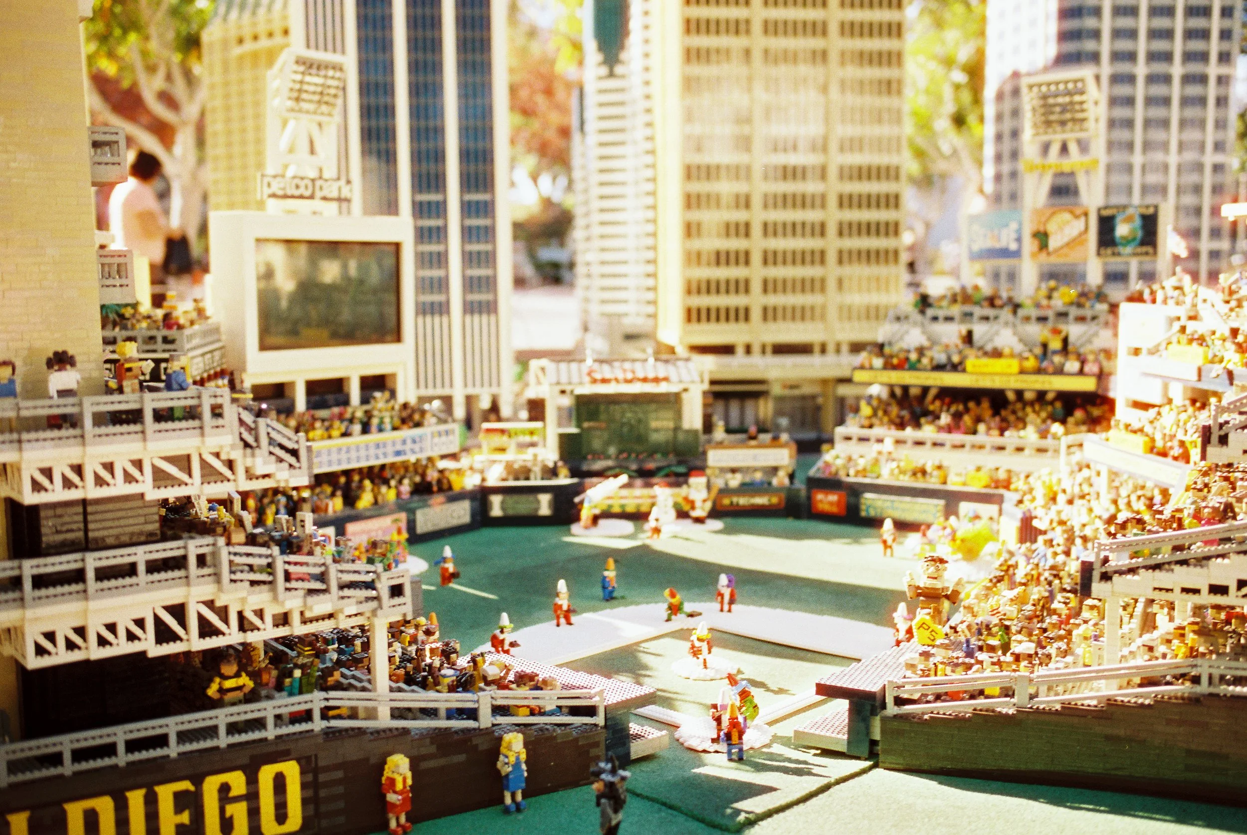 11 LeicaM6 R3 CineStill400D 241125 Lego16.jpg