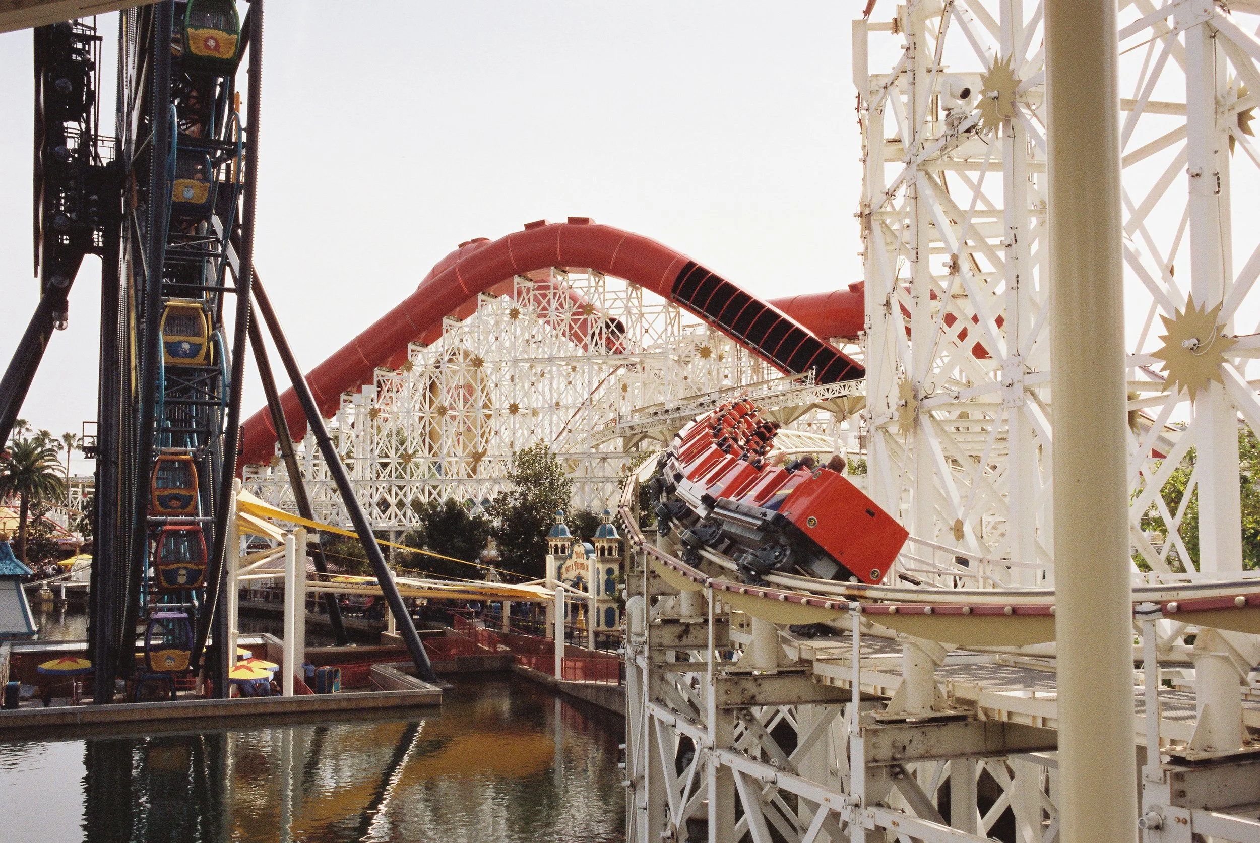 02 LeicaM6 R1 CineStill400D 20250216 DisneyCA 06.jpg